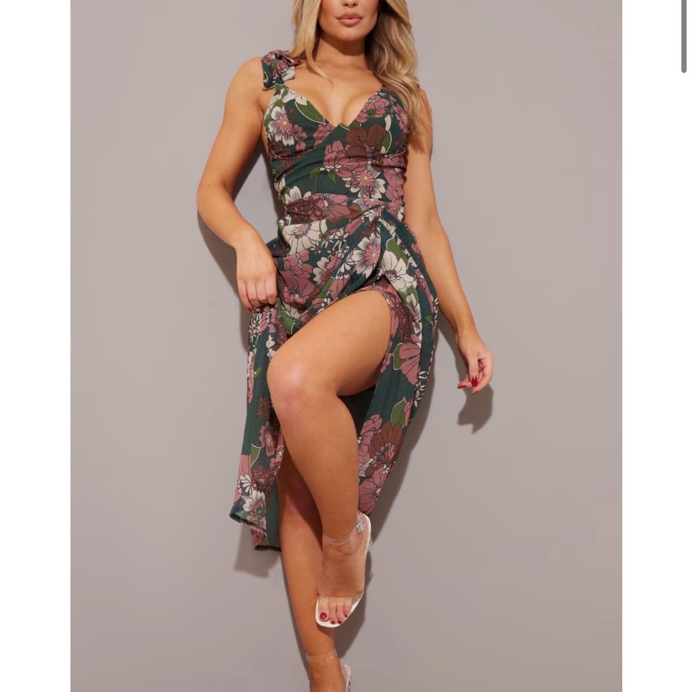 Pretty Little Thing Emerald Green Floral
Underwire Detail Draped
Midi Dress